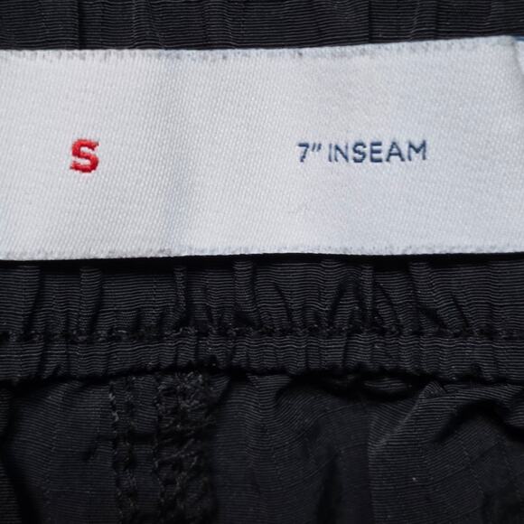 Old Navy Tech Hybrid Cargo Shorts Men’s S Black 7-Inch Inseam - Picture 2 of 7